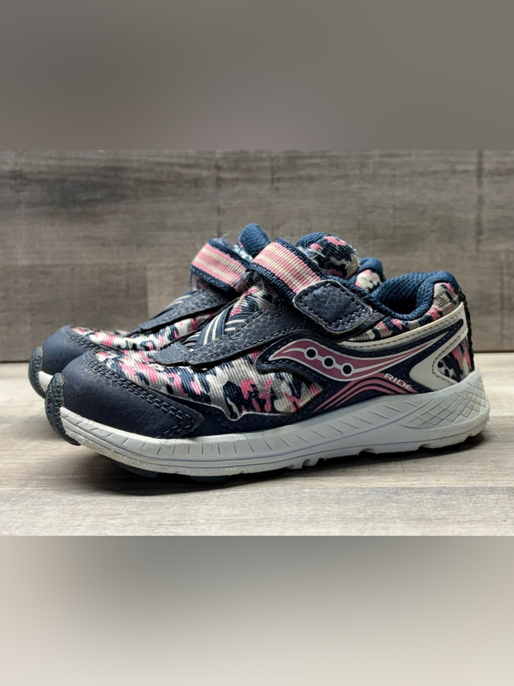 Saucony Ride 10 Jr Toddler Girls Shoes Size 8W Navy Pink Camo Sneakers SL165085